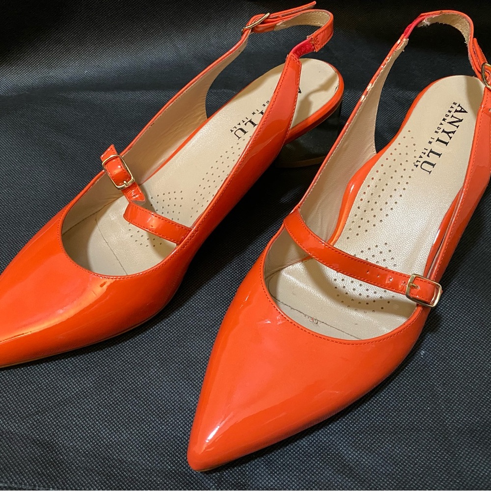 Orange sling back with gold heel